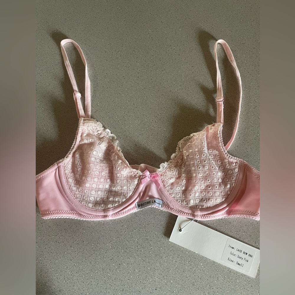 Dusty pink lace bow bra size s 
32 - 34 cup size probably A or B
